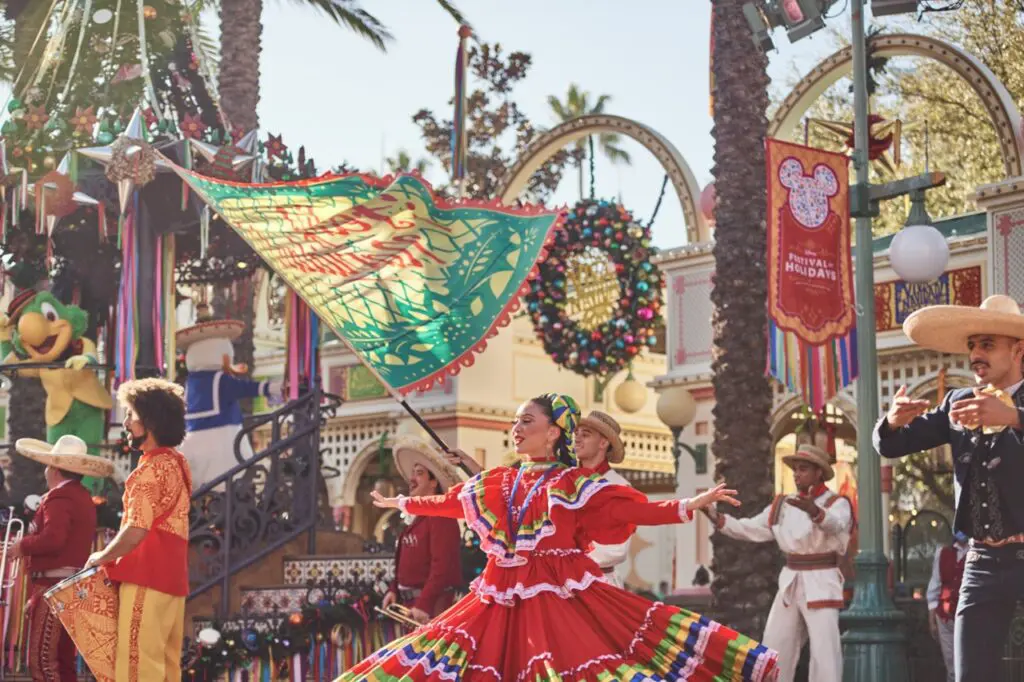 ¡Empieza la magia de la Navidad en Disneyland Resort California! Disney-viva-navidad