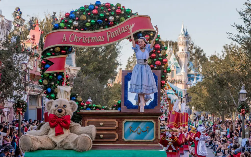 ¡Empieza la magia de la Navidad en Disneyland Resort California! Espectáculos de Navidad en Disneyland