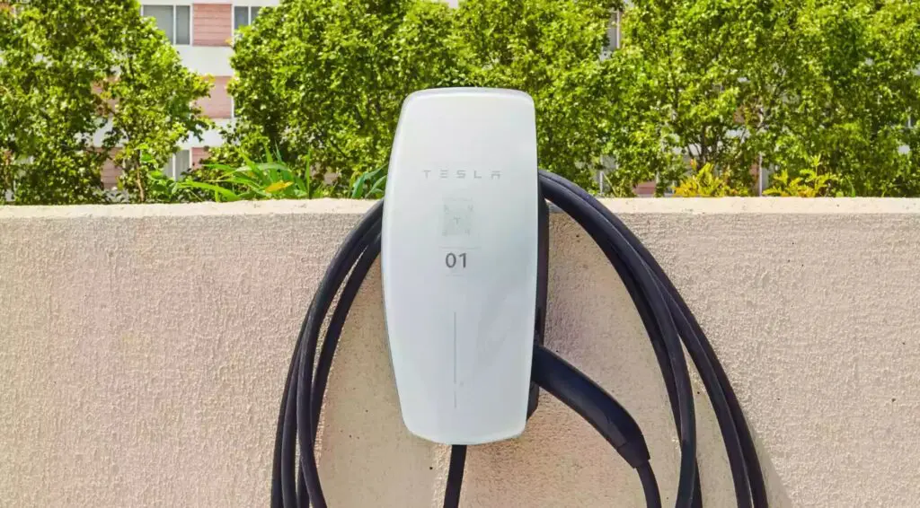 Hilton y Tesla se unen en favor de la conectividad eléctrica automotriz Hilton y Tesla se unen en favor de la conectividad eléctrica automotriz