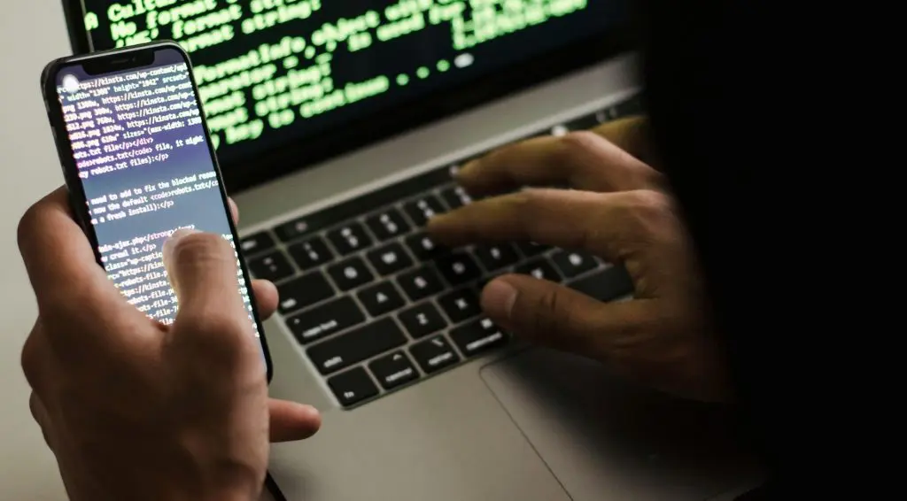 Alertan por robo de datos en vuelos por medio de Wifi falsos 