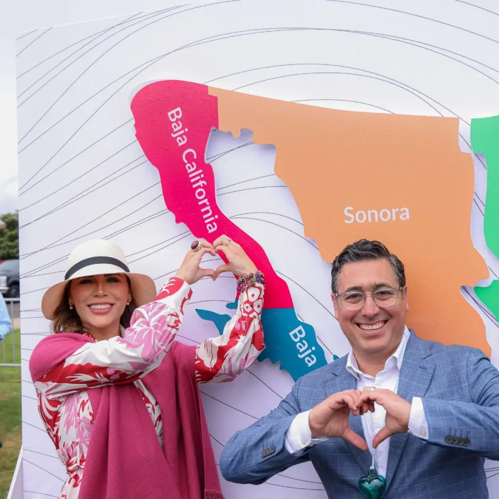 Gobernadora de Baja California, Marina del Pilar Avila Olmeda y el Secretario de Turismo de Baja California. 