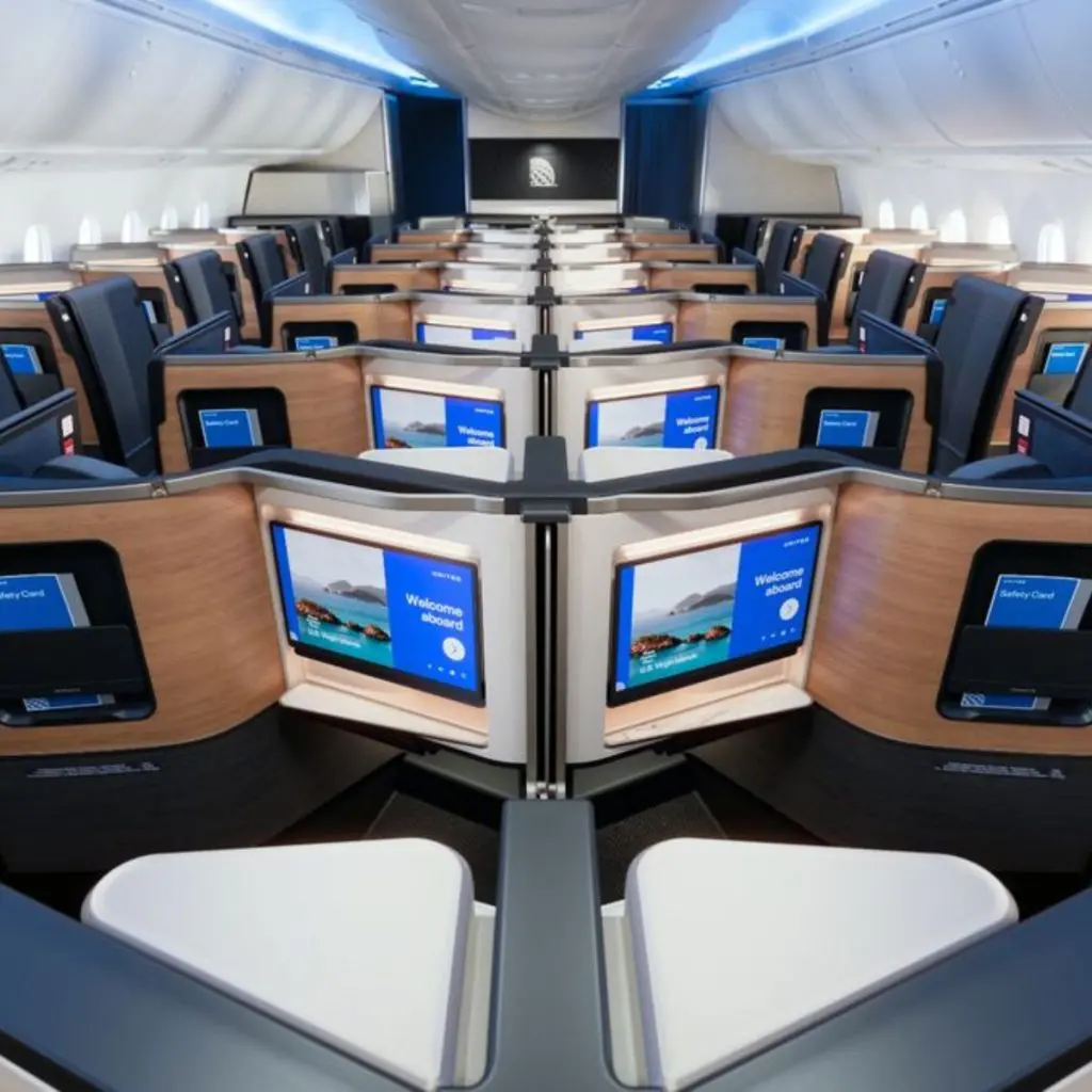 United Airlines mejora su experiencia premium; así son sus nuevos aviones Nueva suite de United Airlines.