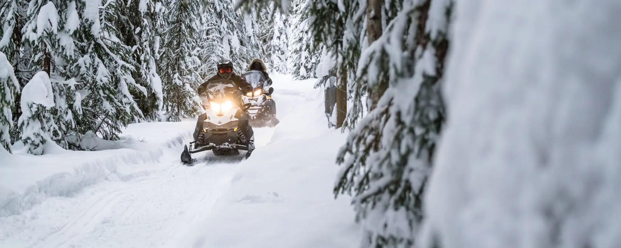motos de nieve en Canadá