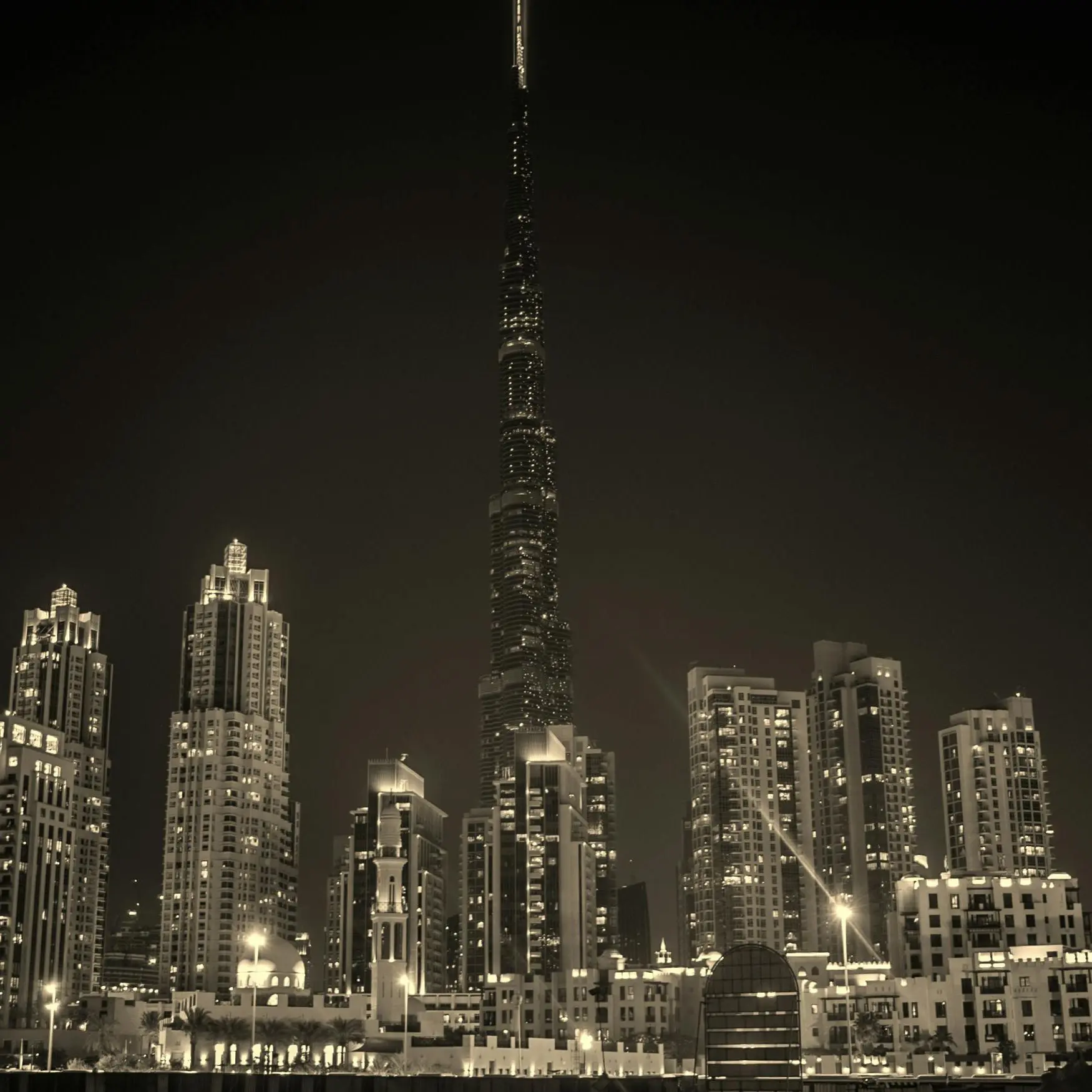 Viajar al Medio Oriente hoy: vuelos limitados, advertencias de salida y qué deben saber los turistas