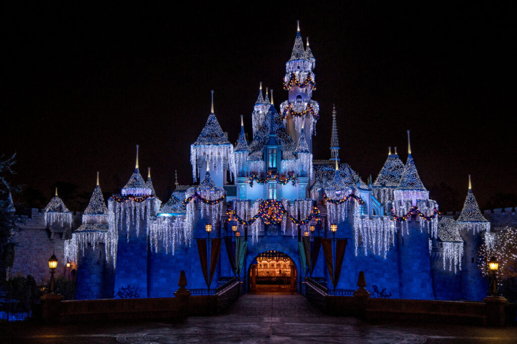 Castillo de Bella durmiente en Navidad en Disneyland