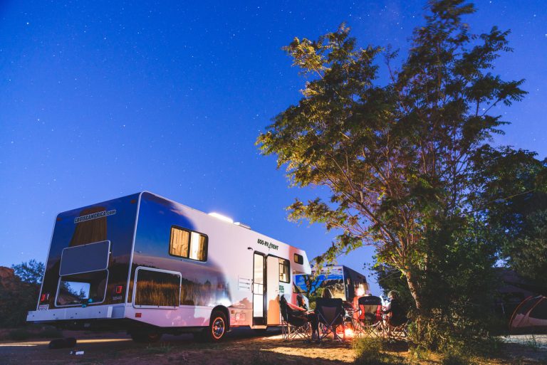 viaje sobre ruedas en autocaravana