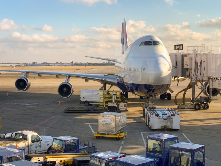 Transporte aéreo de carga sale del AICM