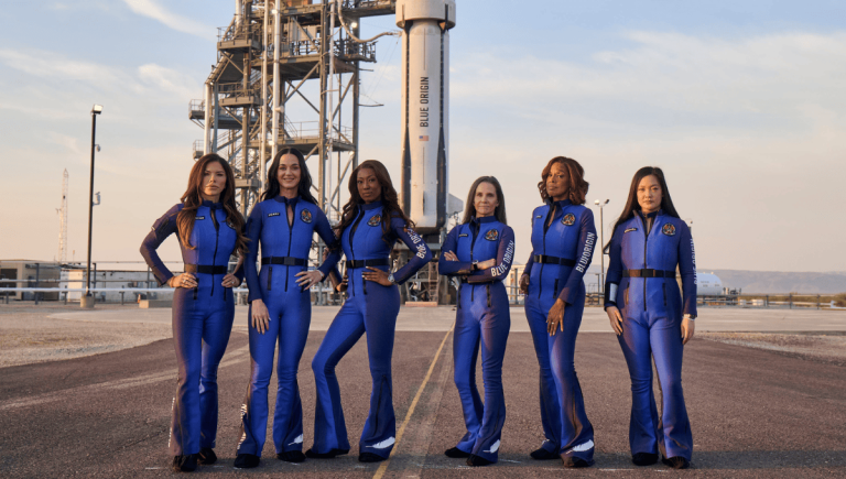el famoso vuelo suborbital, de la empresa Blue Origin, en la que participó Katy Perry con otras mujeres.